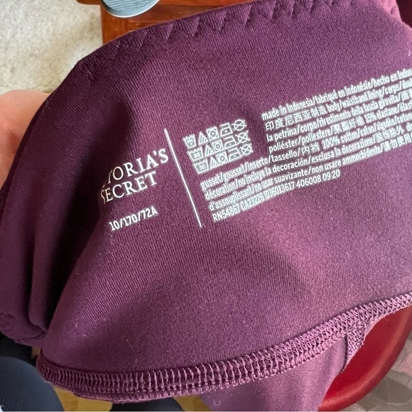 Victoria's Secret Essential High-Rise Pocket Merlot/ Dark Purplish Red Leggings - Picture 9 of 12